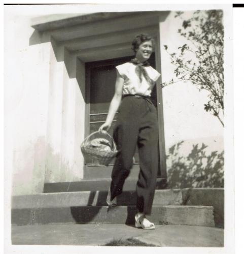 NDSN, 1950's Miss Rachael Dowell, Tutor. Going for a picnic at Hepburn Springs
